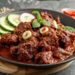 7 Tanda Karakter Seseorang yang Tak Pernah Mau Mencicipi Masakan Lokal saat Liburan, Kata Ahli Psikologi